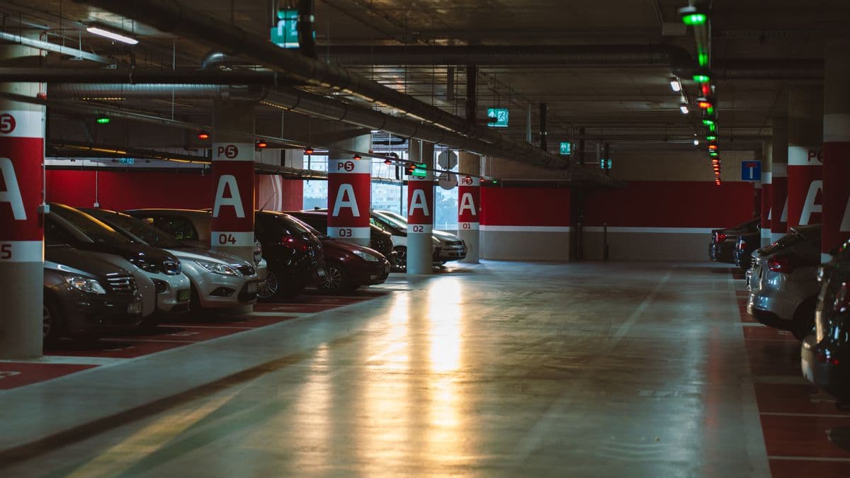 Halifax Airport Parking (YHZ): Options & Tips